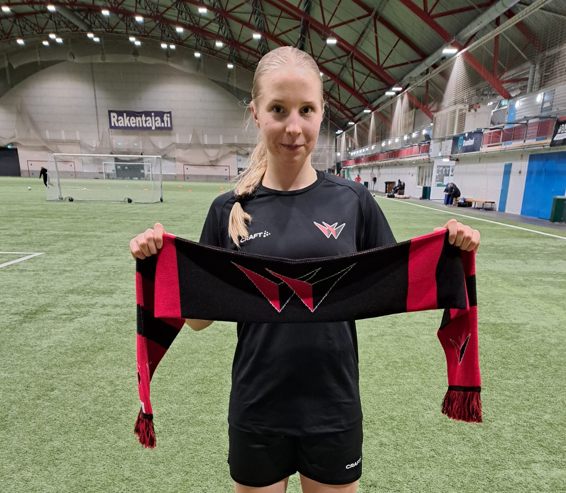 Noora Uusipaikka Punamustiin